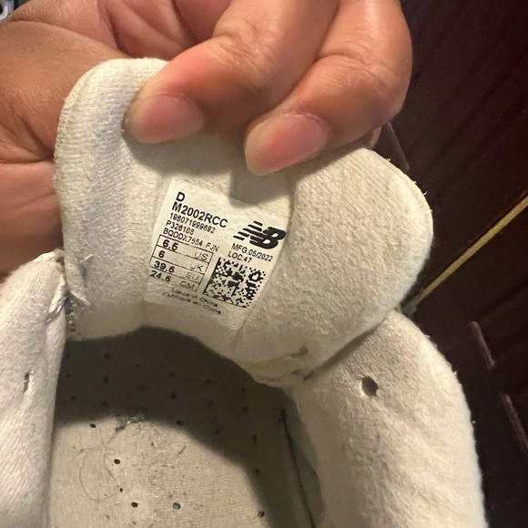 New Balance 2002R - Picture 2 of 3